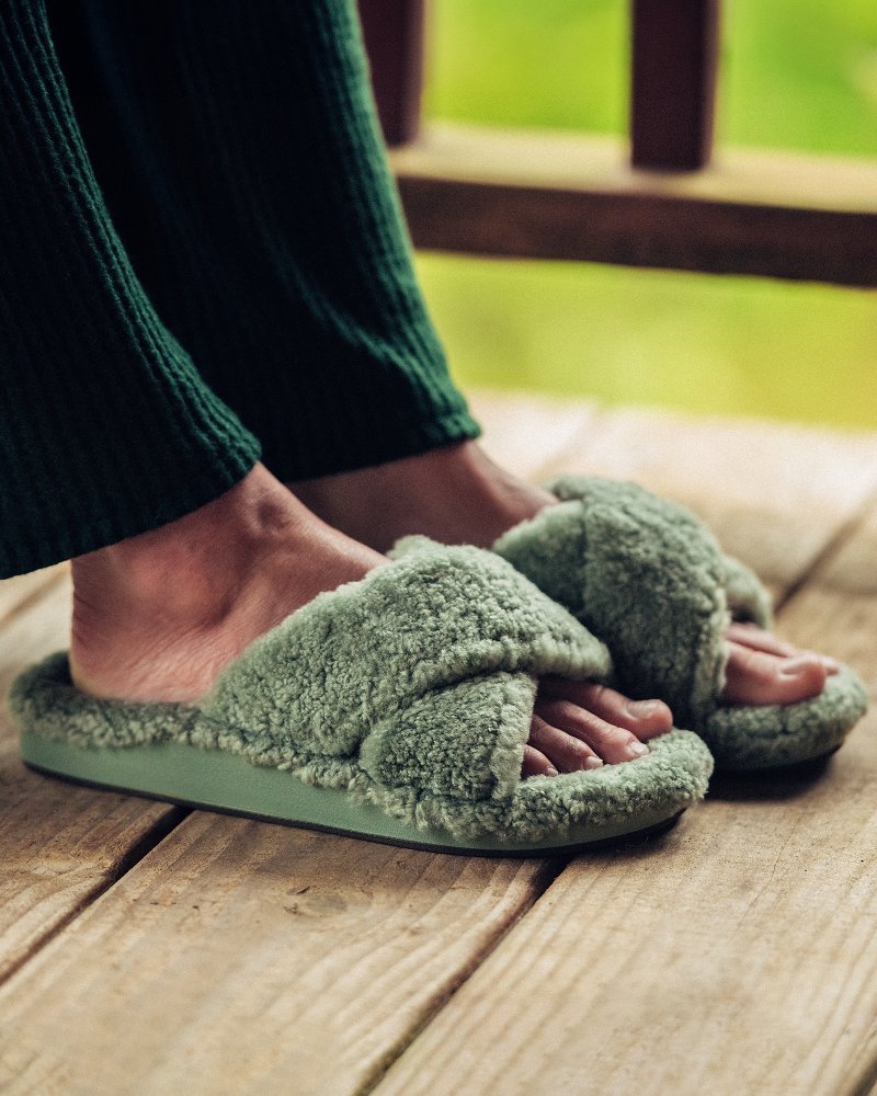 Tommy Bahama OluKai® Hila Heu Slippers