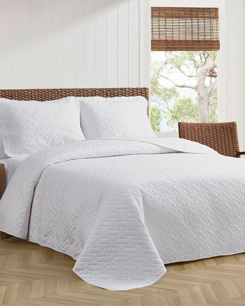 Tommy Bahama Solid King Quilt/Sham Set
