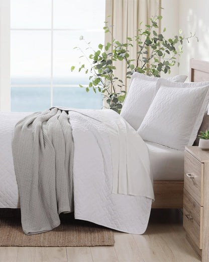 Tommy Bahama Solid King Quilt/Sham Set