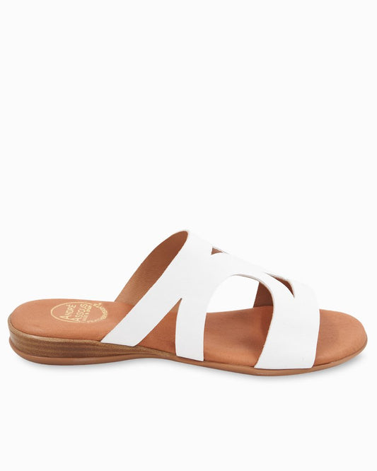 Tommy Bahama André Assous Nailea Nappa Sandals
