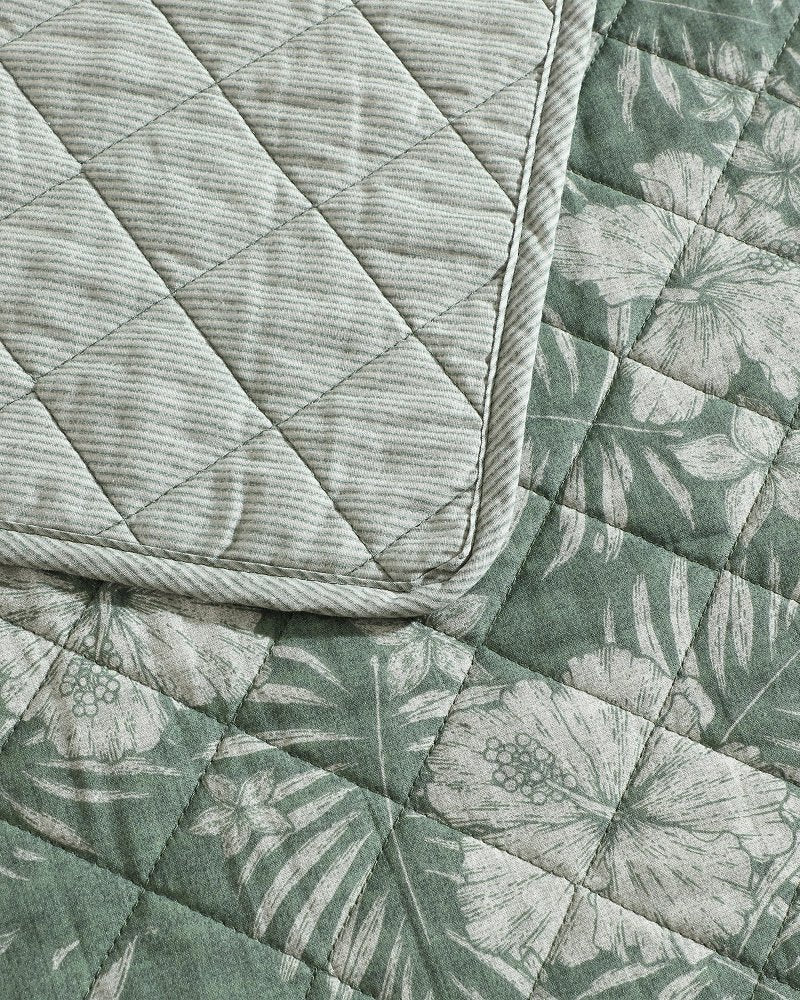 Tommy Bahama Hibiscus Jungle Reversible 3-Piece Full/Queen Quilt Set