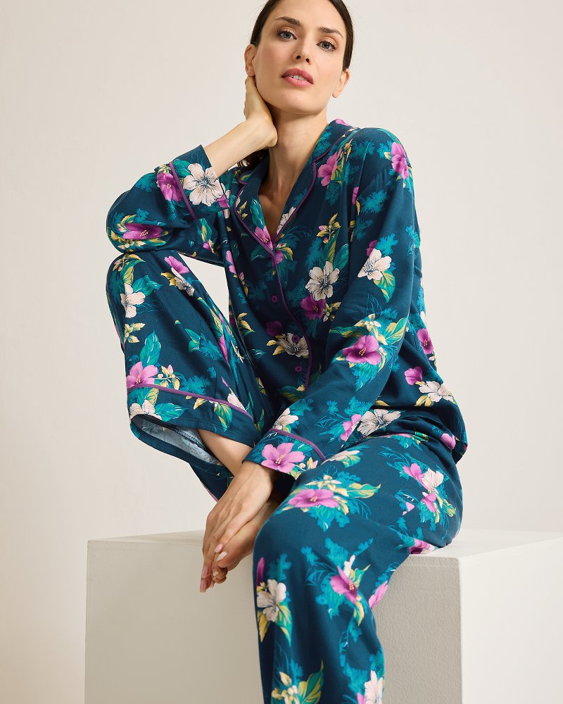 Tommy Bahama Woven Sateen Long Sleeve & Pants Pajama Set