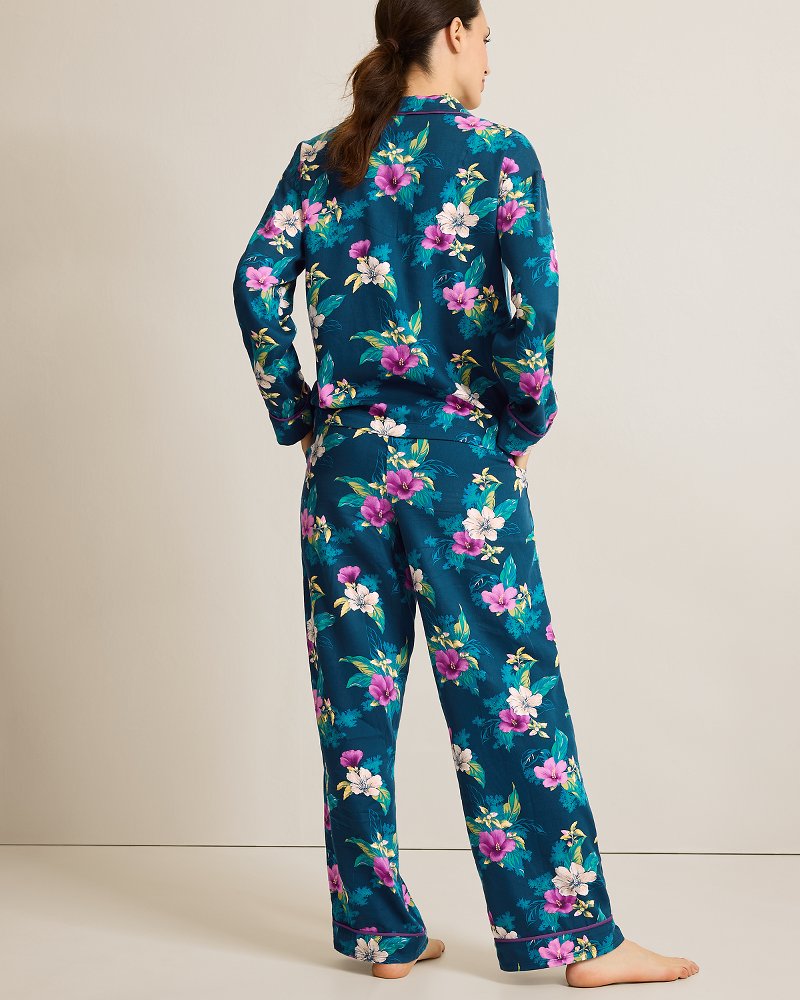 Tommy Bahama Woven Sateen Long Sleeve & Pants Pajama Set