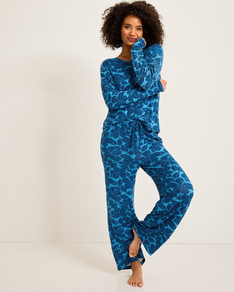 Tommy Bahama Knit Long Sleeve & Pants Pajama Set