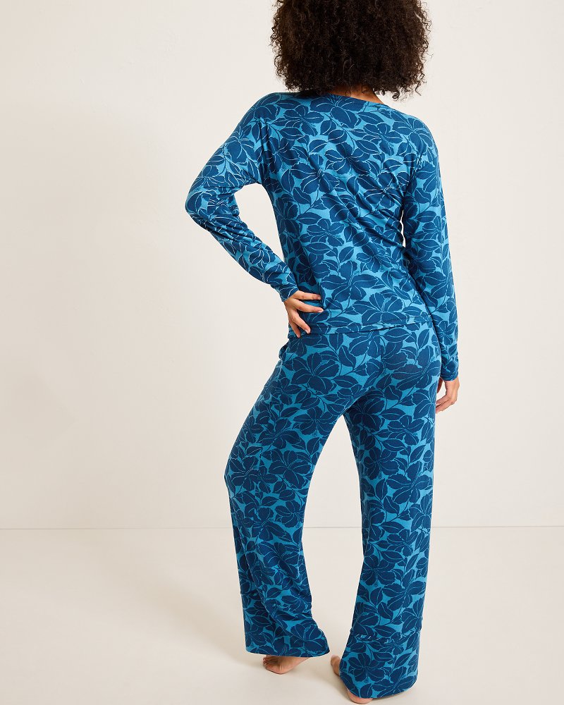 Tommy Bahama Knit Long Sleeve & Pants Pajama Set